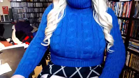 Aspen Vale online show from December 13, 7:53 pm