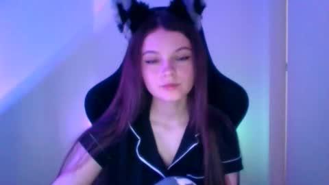 astradream_ online show from September 18, 3:49 pm