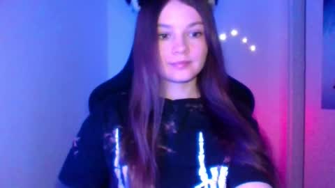 astradream_ online show from March 25, 11:33 pm