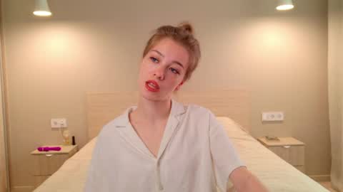 astramist online show from May 24, 3:18 pm