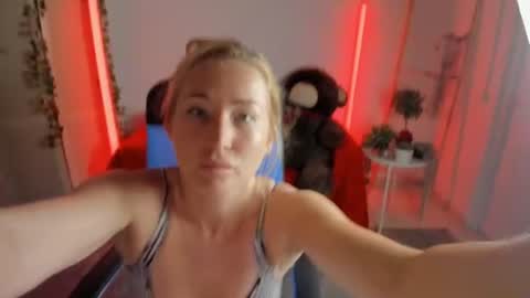 astramonroe online show from July 28, 6:20 pm
