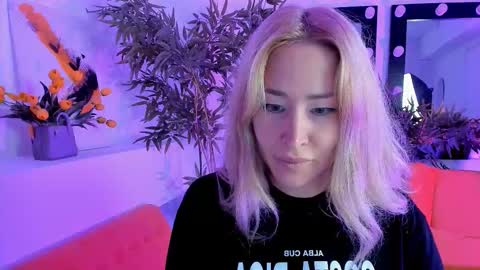 astramonroe online show from September 17, 5:22 am