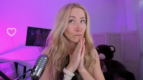 astramonroe online show from April 8, 1:03 pm