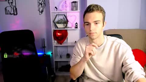 astren online show from November 30, 10:11 am