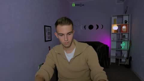 Snapshot of astren_villo chatting on October 15, 3:35 pm astren online show from October 15, 3:35 pm