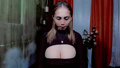 Snapshot of astrid_khalifa chatting on September 30, 4:56 am Astrid online show from September 30, 4:56 am
