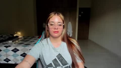 Snapshot of atenas__05 chatting on March 12, 10:07 pm atenas online show from March 12, 10:07 pm