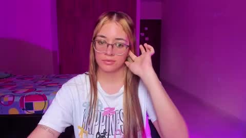 Snapshot of atenas__05 chatting on March 5, 6:34 pm atenas online show from March 5, 6:34 pm