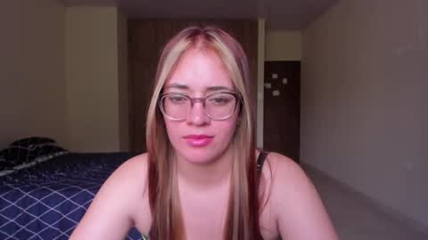 Snapshot of atenas__05 chatting on February 15, 7:06 pm atenas online show from February 15, 7:06 pm