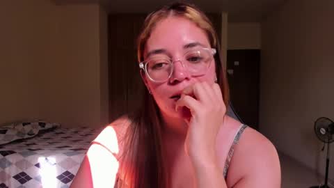 Snapshot of atenas__05 chatting on March 9, 9:14 pm atenas online show from March 9, 9:14 pm