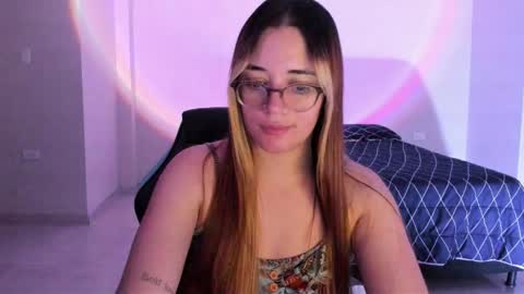 Snapshot of atenas__05 chatting on September 22, 9:57 am atenas online show from September 22, 9:57 am