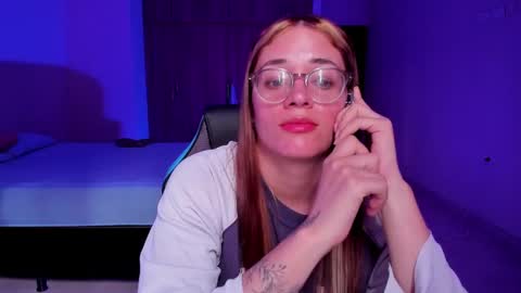 Snapshot of atenas__05 chatting on February 27, 7:04 pm atenas online show from February 27, 7:04 pm