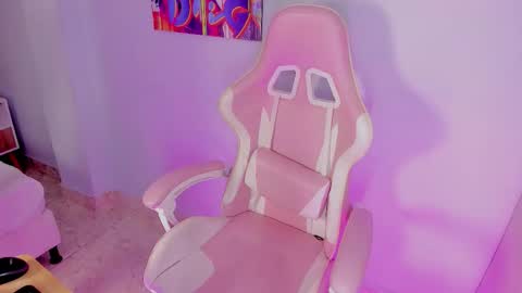 athenea__fox online show from October 3, 1:19 pm