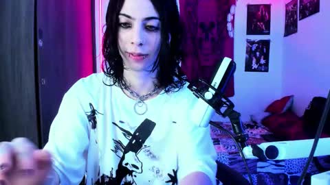 Snapshot of atheneoo_ chatting on October 5, 10:01 am athenauwu online show from October 5, 10:01 am