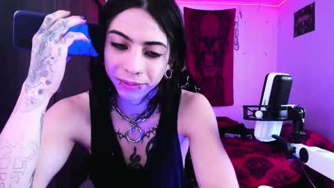 athenauwu online show from February 1, 5:37 am