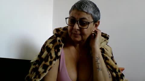 Snapshot of atikaarea chatting on February 26, 10:38 am atikaarea online show from February 26, 10:38 am