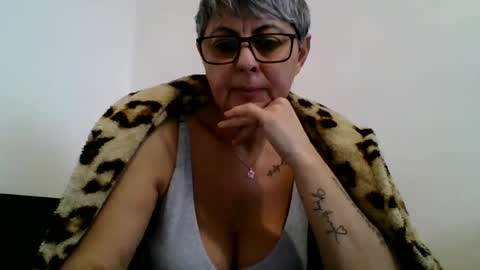 Snapshot of atikaarea chatting on January 3, 1:35 pm atikaarea online show from January 3, 1:35 pm