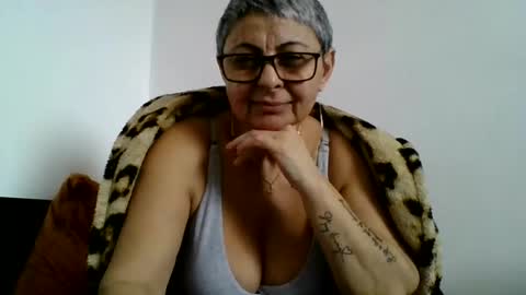 Snapshot of atikaarea chatting on March 3, 12:50 pm atikaarea online show from March 3, 12:50 pm