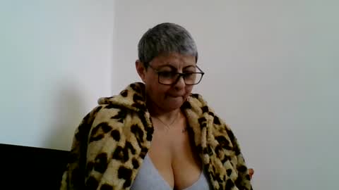 Snapshot of atikaarea chatting on February 27, 10:44 am atikaarea online show from February 27, 10:44 am