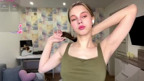 Jolyn online show from April 8, 4:04 am