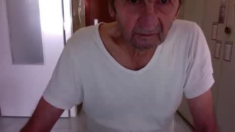 Snapshot of auguste061400 chatting on October 27, 8:47 am auguste061400 online show from October 27, 8:47 am