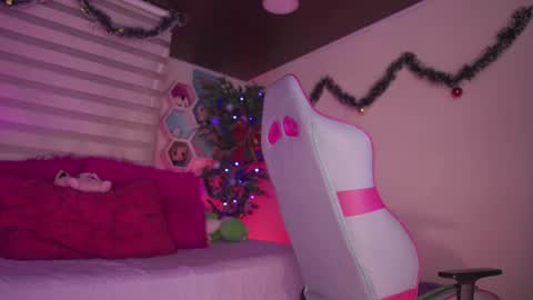 aura_rouss online show from December 19, 1:56 am