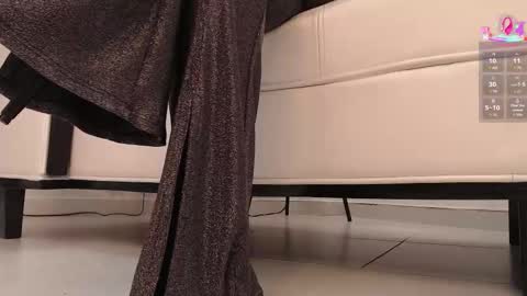 Aura sanders online show from December 18, 12:00 pm