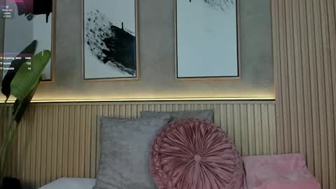 aurora_cruz online show from April 6, 7:26 pm