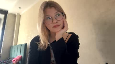 Aurora online show from April 27, 10:35 am