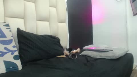 Snapshot of auroraa_miller chatting on January 22, 3:18 pm auroraa_miller online show from January 22, 3:18 pm