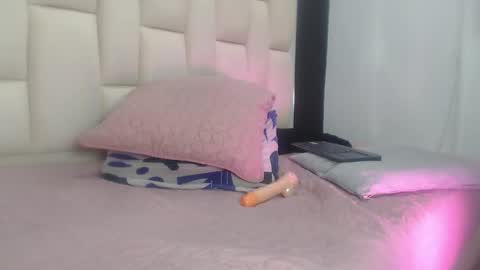 Snapshot of auroraa_miller chatting on January 15, 4:21 pm auroraa_miller online show from January 15, 4:21 pm