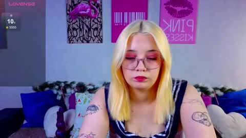 Aurora online show from December 22, 1:18 pm