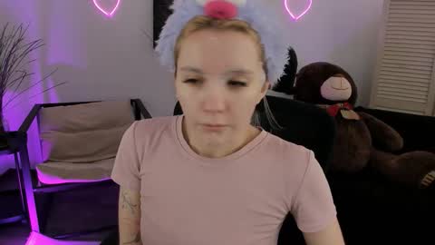 aurorawrenfield online show from March 9, 4:17 am