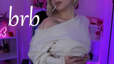 aurorawrenfield online show from November 11, 10:17 am