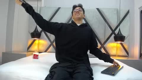 austinreeds online show from October 9, 11:59 am