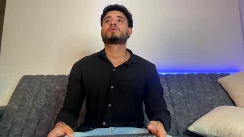 AustinTorres  online show from April 11, 12:15 am