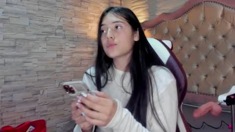 Snapshot of ava_broown chatting on January 28, 3:04 am              online show from January 28, 3:04 am