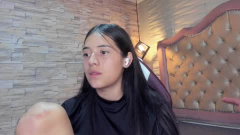 Snapshot of ava_broown chatting on January 23, 4:19 am              online show from January 23, 4:19 am