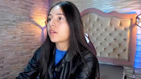 Snapshot of ava_broown chatting on February 6, 2:33 am              online show from February 6, 2:33 am