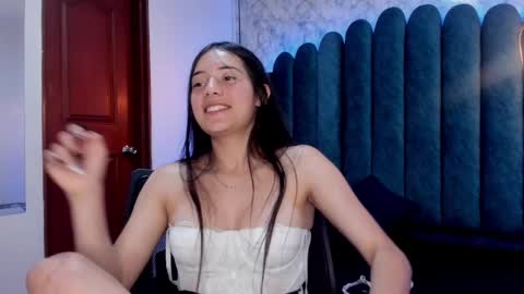 Snapshot of ava_broown chatting on February 27, 5:51 am              online show from February 27, 5:51 am