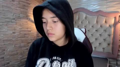 Snapshot of ava_broown chatting on February 3, 4:35 am              online show from February 3, 4:35 am