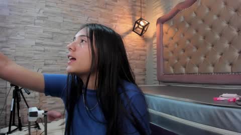 Snapshot of ava_broown chatting on January 21, 3:15 am              online show from January 21, 3:15 am