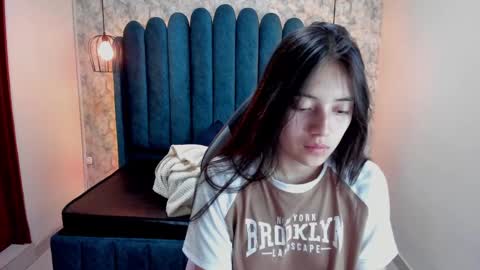 Snapshot of ava_broown chatting on March 1, 2:48 am              online show from March 1, 2:48 am