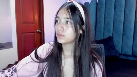 Snapshot of ava_broown chatting on February 23, 2:29 am              online show from February 23, 2:29 am