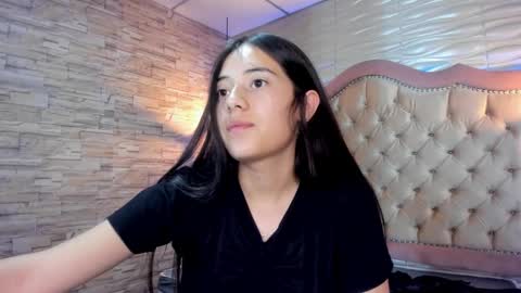 Snapshot of ava_broown chatting on February 15, 8:44 am              online show from February 15, 8:44 am