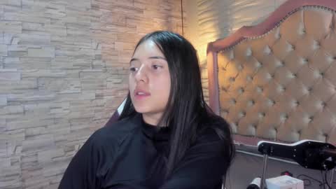 Snapshot of ava_broown chatting on January 23, 1:19 am              online show from January 23, 1:19 am