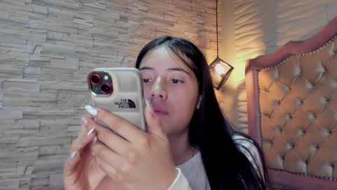 Snapshot of ava_broown chatting on January 27, 11:54 pm              online show from January 27, 11:54 pm