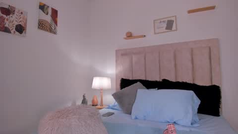 Avaline Help me reach 100 likes TRANSMISSION EVERY DAY FROM 39 PM online show from January 25, 3:09 am