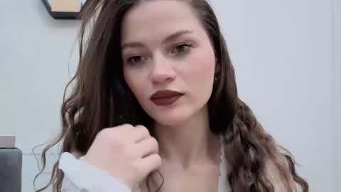 Aveline online show from March 28, 1:45 pm