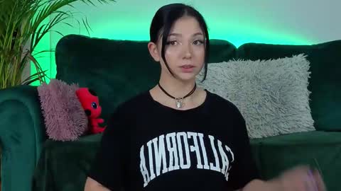 Snapshot of averywillow chatting on September 24, 3:35 am AveryWillow online show from September 24, 3:35 am